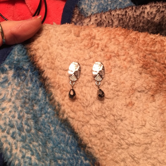 🆕Silver tone hammered earrings w silver dangle - Picture 5 of 6